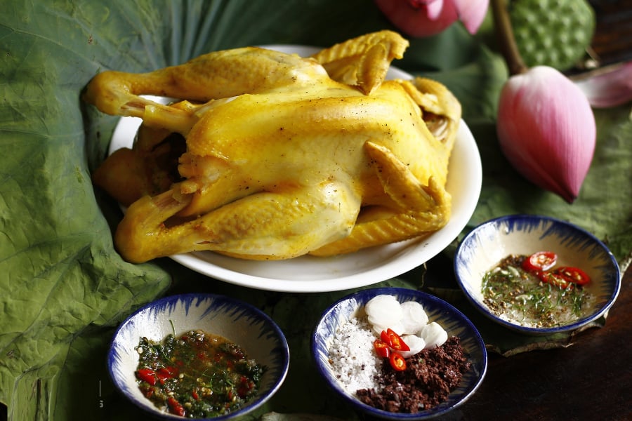 Tùy kích thước gà, thời gian làm chín thường dao động khoảng 35–50 phút.    