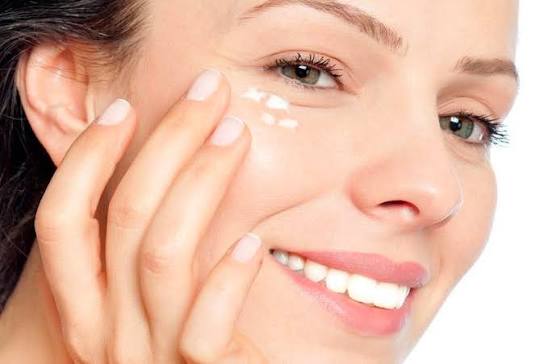 Skin barrier hay còn gọi là hàng rào bảo vệ da, là lớp phòng vệ tự nhiên nằm ở ngoài cùng của lớp biểu bì. 