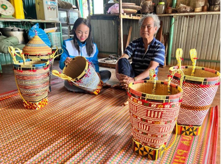 chi-H'Diu-phat-trien-nghe-dan-tre-nua