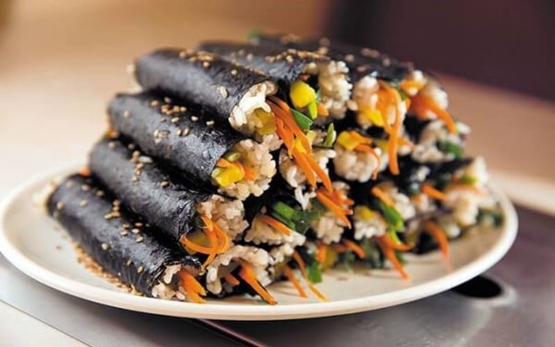 Cơm cuộn rong biển ngon tại nhà 