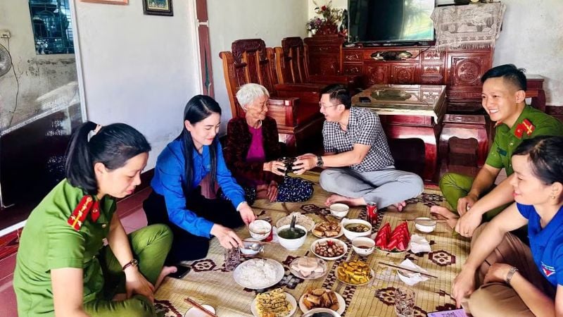 bua-com-tri-an-tro-thanh-loi-biet-on-chan-thanh