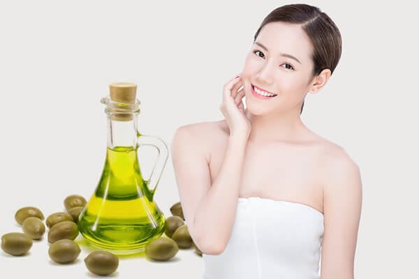 Khi được kết hợp với các loại dầu nền hoặc một số tinh dầu khác như hương thảo, tinh dầu bưởi có thể góp phần làm dịu làn da và hỗ trợ chăm sóc vùng da đang bị mụn viêm nhẹ. 
