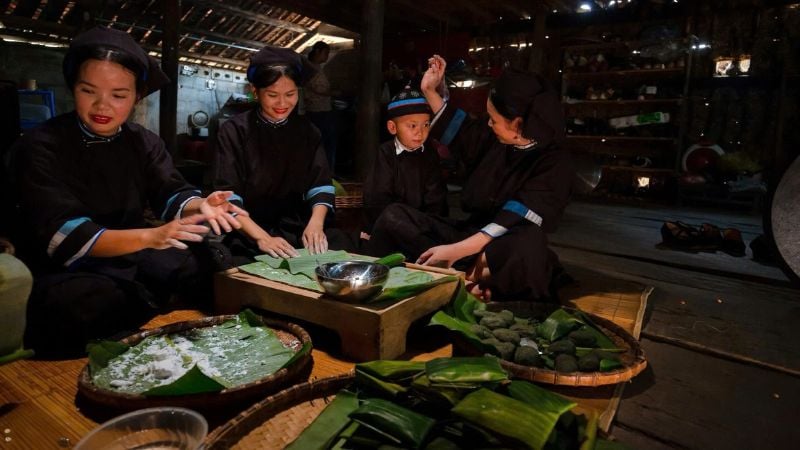gia-dinh-nguoi-tay-quay-quan-trong-ngay-pay-tai