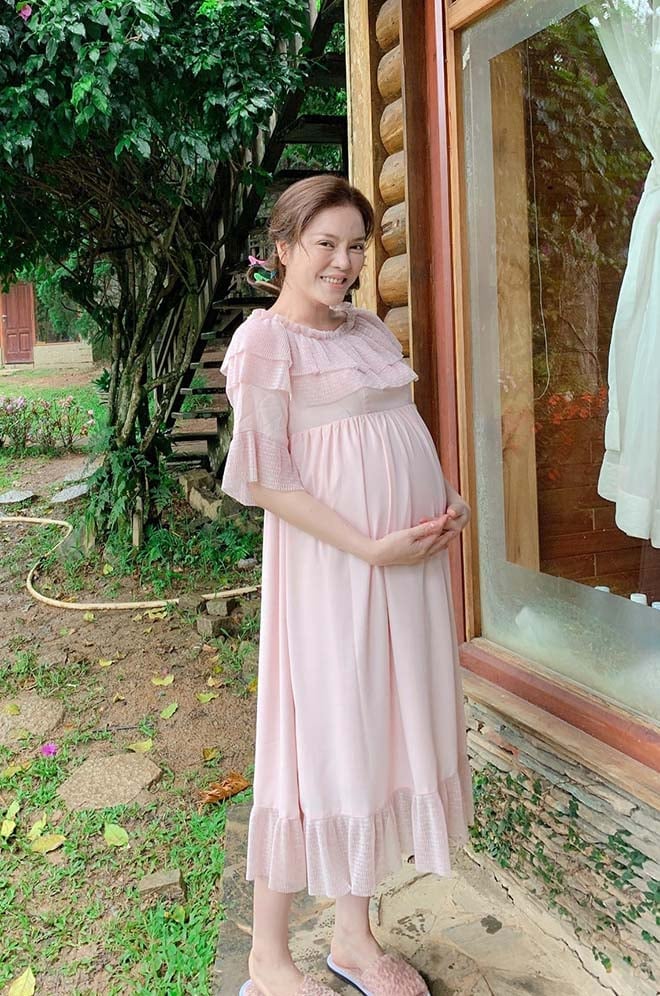 Xôn xao hình ảnh Lý Nhã Kỳ mang bầu,