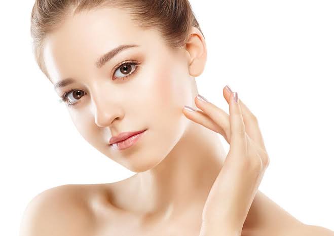 Vitamin C là một chất chống oxy hóa được sử dụng phổ biến trong các sản phẩm chăm sóc da.