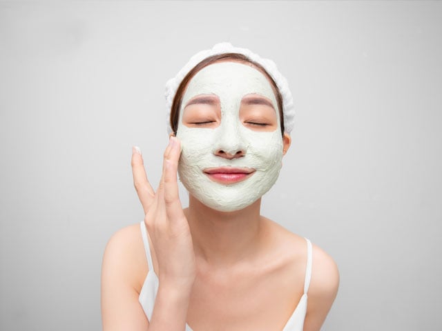 Nếu đã tẩy tế bào chết bằng một sản phẩm chuyên dụng, những ngày tiếp theo nên ưu tiên phục hồi và cấp ẩm thay vì tiếp tục sử dụng thêm các sản phẩm có tính tẩy.    
