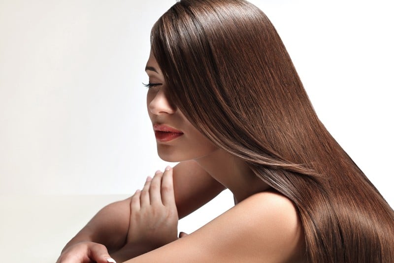 Nếu thoa dầu xả hoặc mặt nạ tóc ngay lúc này, sản phẩm có thể bị pha loãng và trượt khỏi sợi tóc trước khi phát huy tác dụng.