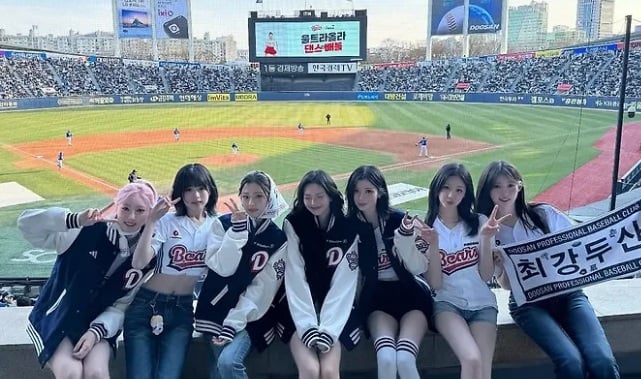 Các thành viên BABYMONSTER mang đến nhiều cách diễn giải khác nhau khi diện trang phục của Doosan Bears.