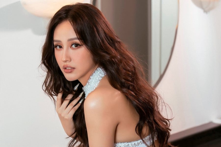 Thay vì cắt giảm thực phẩm một cách cực đoan, cô hướng đến khẩu phần cân bằng, ưu tiên những nhóm thực phẩm giàu dưỡng chất.