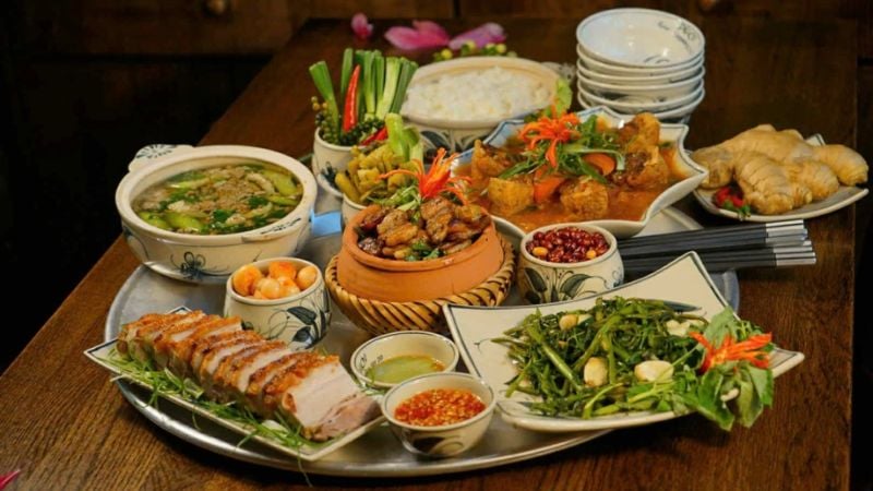 mam-com-viet-tai-nha-hang-nampan