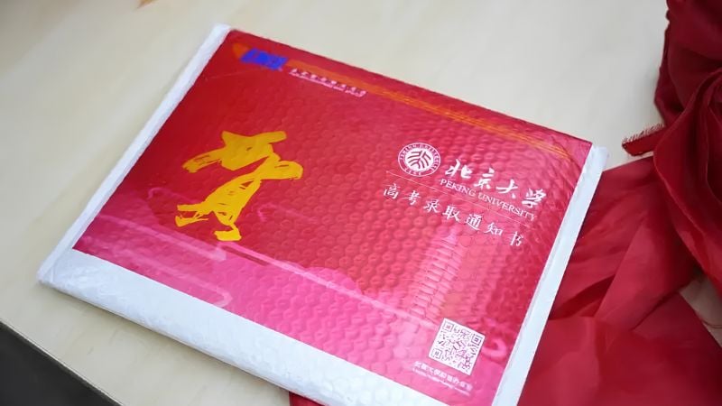 giay-bao-nhap-hoc-tai-dai-hoc-bac-kinh-cua-luu-phuong