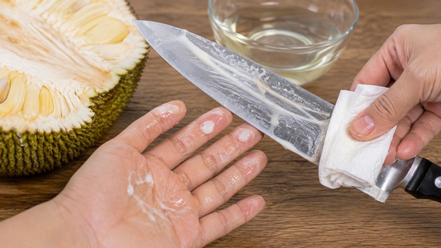 Chú ý cách làm sạch nhựa mít dính dao, dính tay