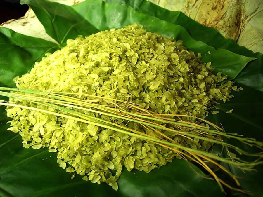 Cốm xanh là thức quà đặc trưng, gợi nhắc mùa thu Hà Nội.