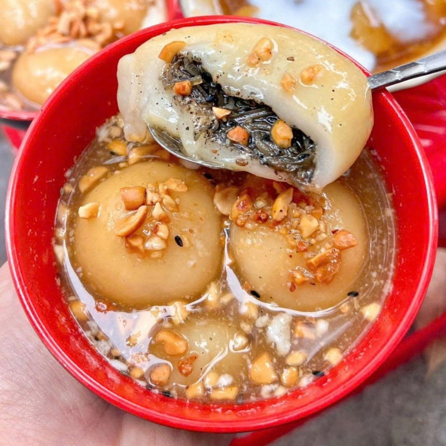 Bánh trôi Tàu nóng hổi, ngọt thơm, thích hợp thưởng thức trong những ngày Hà Nội se lạnh.