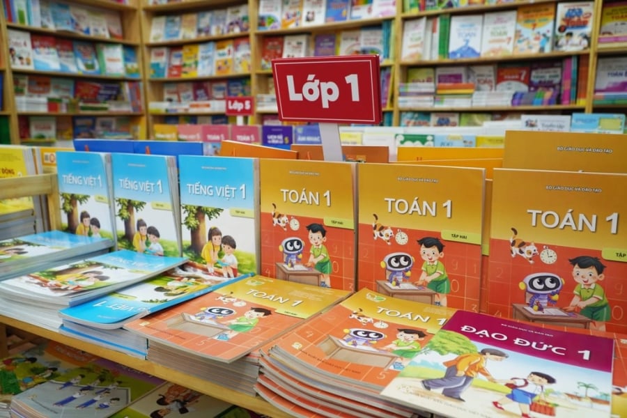 Một số đầu sách giáo khoa đang rơi vào tình trạng thiếu hàng khi nhu cầu mua sách tăng mạnh trước ngày khai giảng.