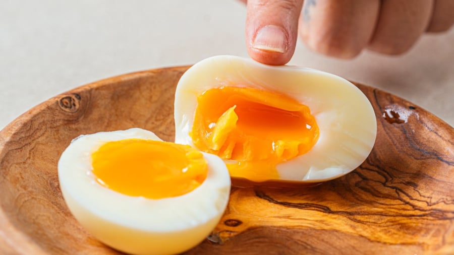 Giúp Xử Lý Tình Trạng Trứng Bị Nứt Trong Lúc Nấu    