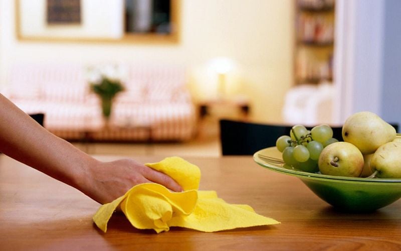vai-phut-don-dep-mat-ban