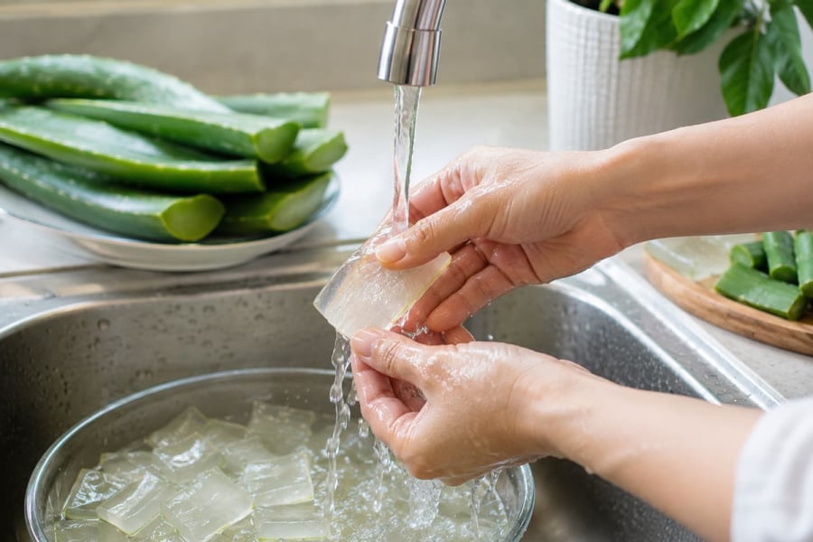 Thực tế, để nha đam sạch nhớt, hết đắng mà vẫn giữ được độ giòn sần sật, khâu sơ chế quan trọng hơn cả cách nấu. 