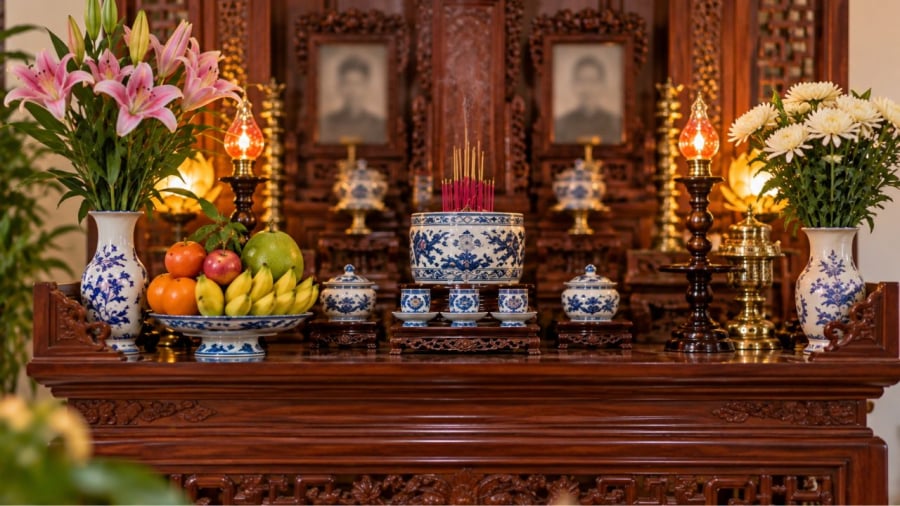 Tại sao ban thờ gia tiên không nên để chậu cây cảnh như ban thờ Thần Tài