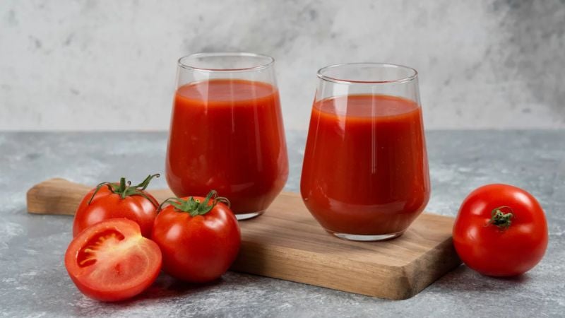 nuoc-ep-ca-chua-cung-cap-lycopene-vitamin-c-va-beta-carotene