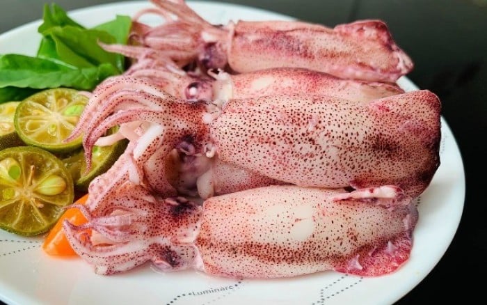 Mực luộc muốn ngon thì phải chọn mực tươi