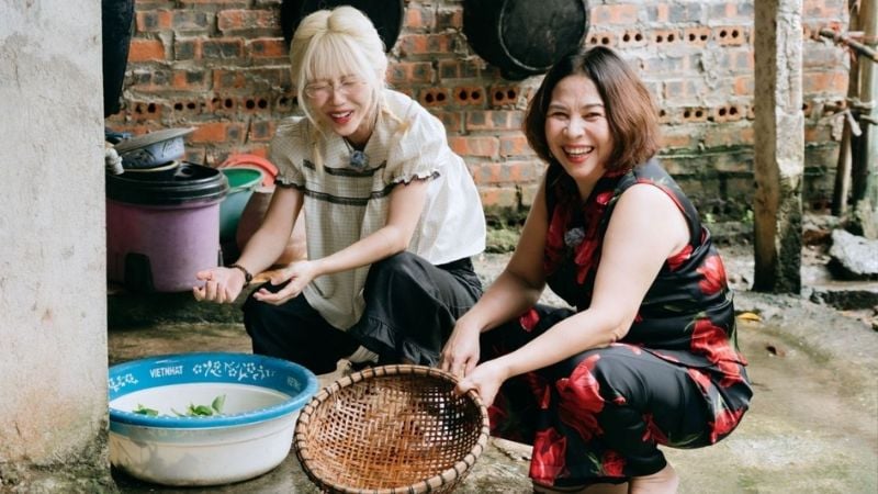 nguoi-con-lan-dau-dam-nhan-vai-tro-cham-soc-ba-me