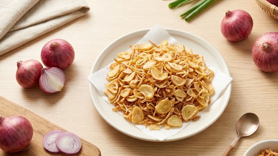 Khi làm hành phi tại nhà, bạn cần có những bí quyết riêng để thành phẩm giòn thơm trong thời gian dài, không bị ỉu và hôi dầu dù để lâu.