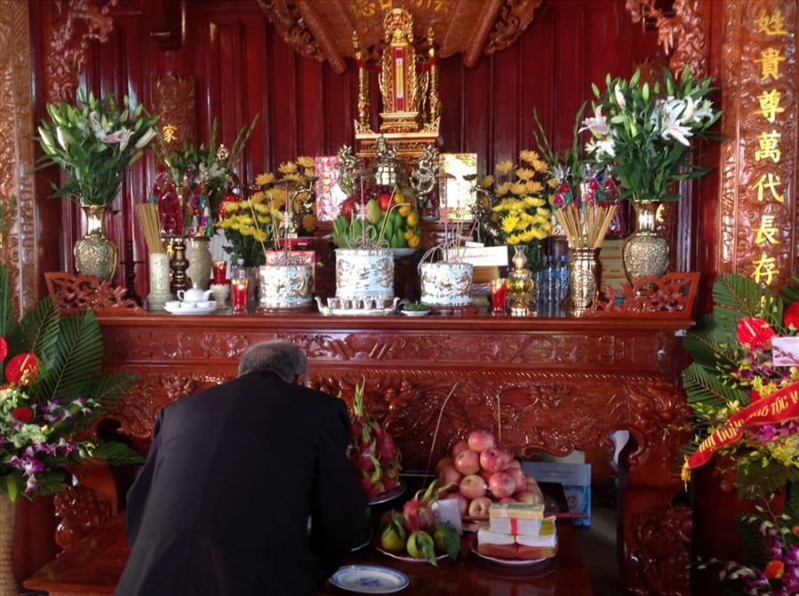 Phong tục thờ cúng của người Việt luôn có sự thay đổi và có sự khác biệt giữa các gia đình, dòng họ, vùng miền.