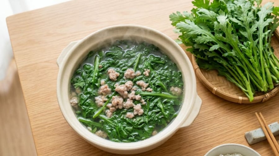 Rau cải cúc có hương vị thơm ngon, mang lại nhiều lợi ích cho sức khỏe.