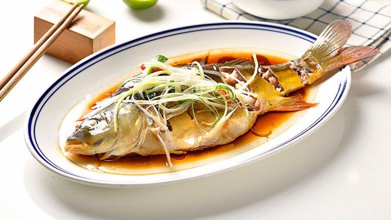 Cá vược hấp gừng là món ăn dễ chế biến, phù hợp với thực đơn cân đối. (Ảnh minh họa)