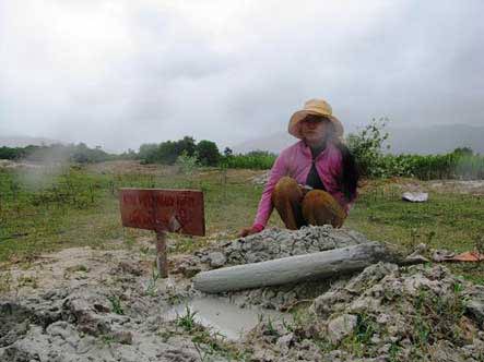 Hố bùn đang 