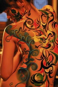 Hồng Ánh nude làm mẫu vẽ body painting.