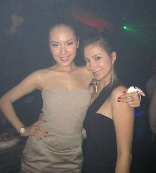 Ca sĩ Phương Linh cùng em gái cùng xả stress trong vũ trường