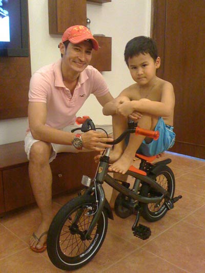 Huy Khánh và con trai