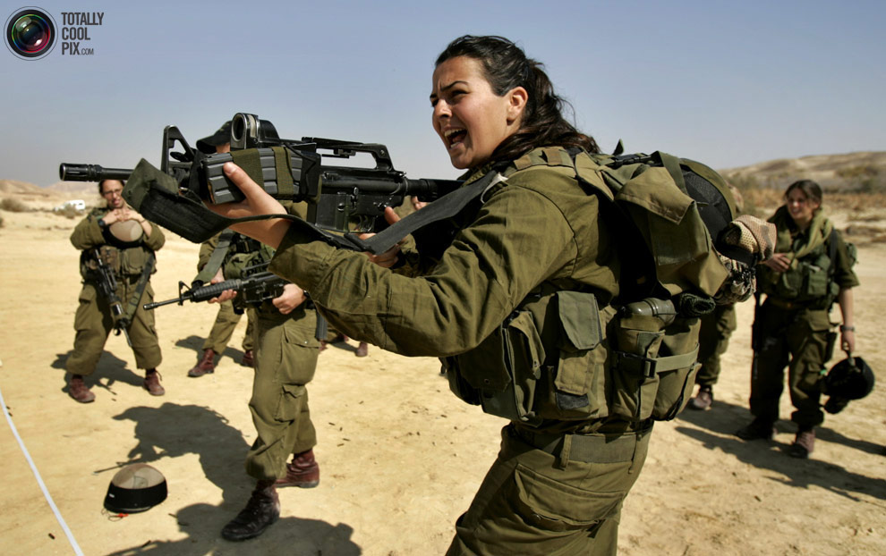 Nữ quân nhân Racheli Levantal, Trung đội trưởng một đơn vị chiến đấu thuộc Tiểu đoàn Karakal có nhiệm vụ chiến đấu bảo vệ biên giới phía Nam Israel.