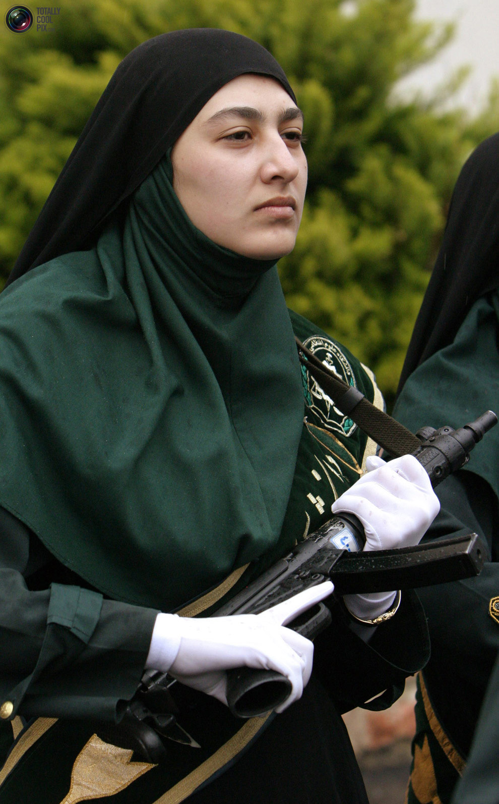 Một nữ học viên cảnh sát của Iran trong lễ tốt nghiệp ngày 12/3/2005.