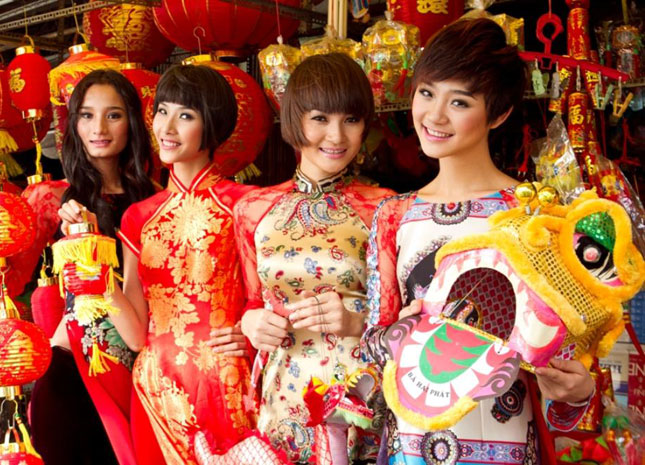 Top 4 Vietnam’s Next Top Model dành tặng bộ ảnh xuân rực rỡ sắc màu cùng với những lời chúc tốt đẹp nhất gửi đến hàng triệu khán giả, những người đã và đang theo dõi từng bước đi của các thí sinh trên con đường trở thành những người mẫu chuyên nghiệp.