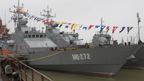 Ngày 16/1/2011 tàu pháo quân sự HQ 272 do Công ty đóng tàu Hồng Hà (Tổng cục Công nghiệp Quốc phòng) thực hiện và đã được bàn giao cho Quân chủng Hải quân để đưa vào sử dụng. Đây là tàu quân sự đầu tiên do Việt Nam sản xuất. Ảnh: QĐND