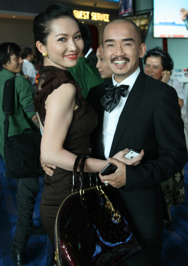 Kim Hiền tạo dáng thân mật bên bạn diễn Minh Thuận.