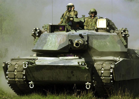 Xe tăng Abrams.jpg	M1 phiên bản được đánh giá cao sau nhiều lần cải tiến của tăng Abrams