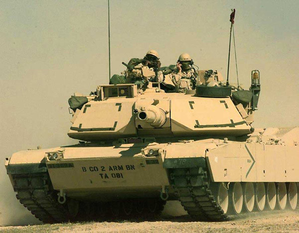 Tăng Abrams khá linh hoạt trên chiến trường dù có trọng lượng lớn.