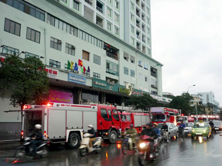 Khoảng 4h15 sáng nay, 3/2, tại khu nhà B, chung cư M3-M4 Thành Công (91 Nguyễn Chí Thanh, Đống Đa, Hà Nội) xảy ra một vụ hỏa hoạn.
