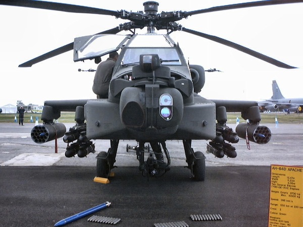 Các máy bay Longbow Apache có thể nhận diện bộ binh, không quân và tòa nhà xung quanh bằng radar vòm trên nóc, radar này sử dụng sóng radio milimet nhận diện rõ nét hình khối của những vật thể trong phạm vi phát sóng. Sau đó, những hình khối này sẽ được so sánh với cơ sở dữ liệu có sẵn về xe tăng, xe tải, máy bay...
