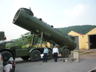 Xe mang bệ phóng tổ hợp tên lửa 4K44 Việt Nam. Ảnh: QĐND