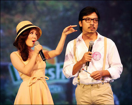 Nổi tiếng từ khi xuất hiện trong chương trình “hỏi xoáy, đáp xoay” như một hiện   tượng, nhưng sau cuộc thi “Cặp đôi hoàn hảo”,  “Giáo sư” Cù Trọng Xoay mới thực sự   thành cái tên “hot” trên báo chí.