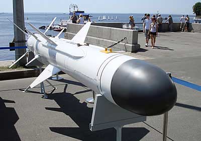  Tên lửa X35 có tầm xa phạm vi 300 km. Nó có thể mang đầu đạn nặng tới 300 kg. 