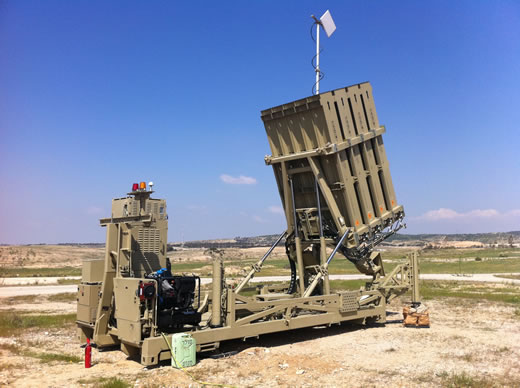 Binh sĩ Israel bên dàn phóng tên lửa đánh Tamir của hệ thống Iron Dome.