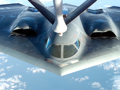 B-2 Spirit có khả năng bay liên tục 11.100km mà không cần tiếp nhiên liệu. Ảnh: Defense.gov.