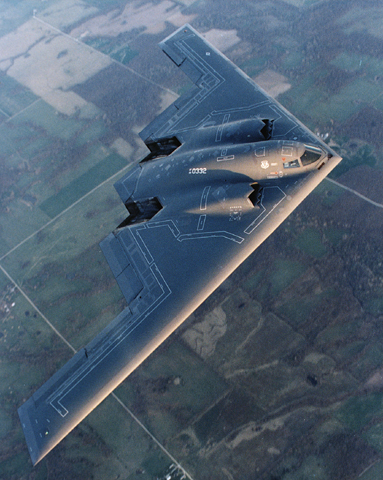 Trong biên chế Không quân Mỹ hiện có tất cả 21 máy bay ném bom tàng hình B-2 Spirit. Trong đó, 1 chiếc được tân trang từ mẫu thử nghiệm.