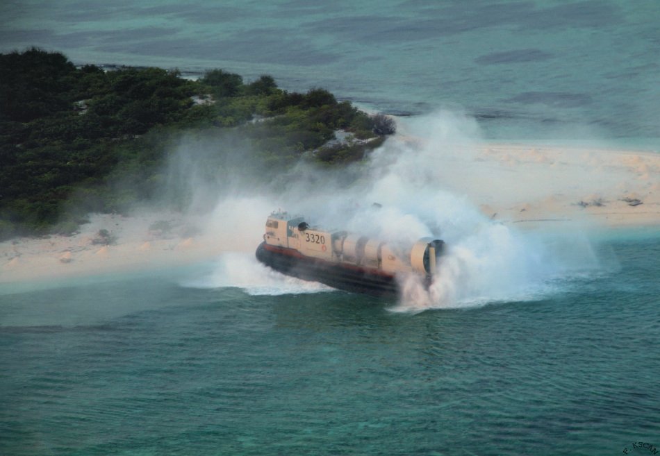 tàu tuần tra cao tốc, tàu đổ bộ đệm khí loại mới của hải quân Trung Quốc lên đến hàng trăm tấn
